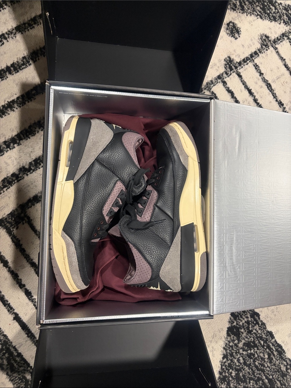 Jordan Men’s Sneakers in Black and Gray with Cream Midsole - Picture 8 of 9